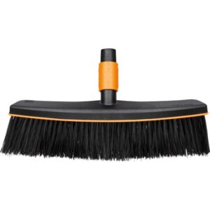 Fiskars QuikFit Straßenbesen (schwarz/orange, 38cm)