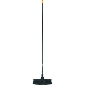 Fiskars Solid Allzweckbesen M (schwarz/orange, 38cm)