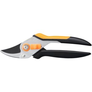 Fiskars Solid Bypass-Gartenschere P331 (schwarz/orange)