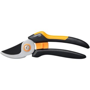 Fiskars Solid M Bypass-Gartenschere P321 (orange/schwarz)